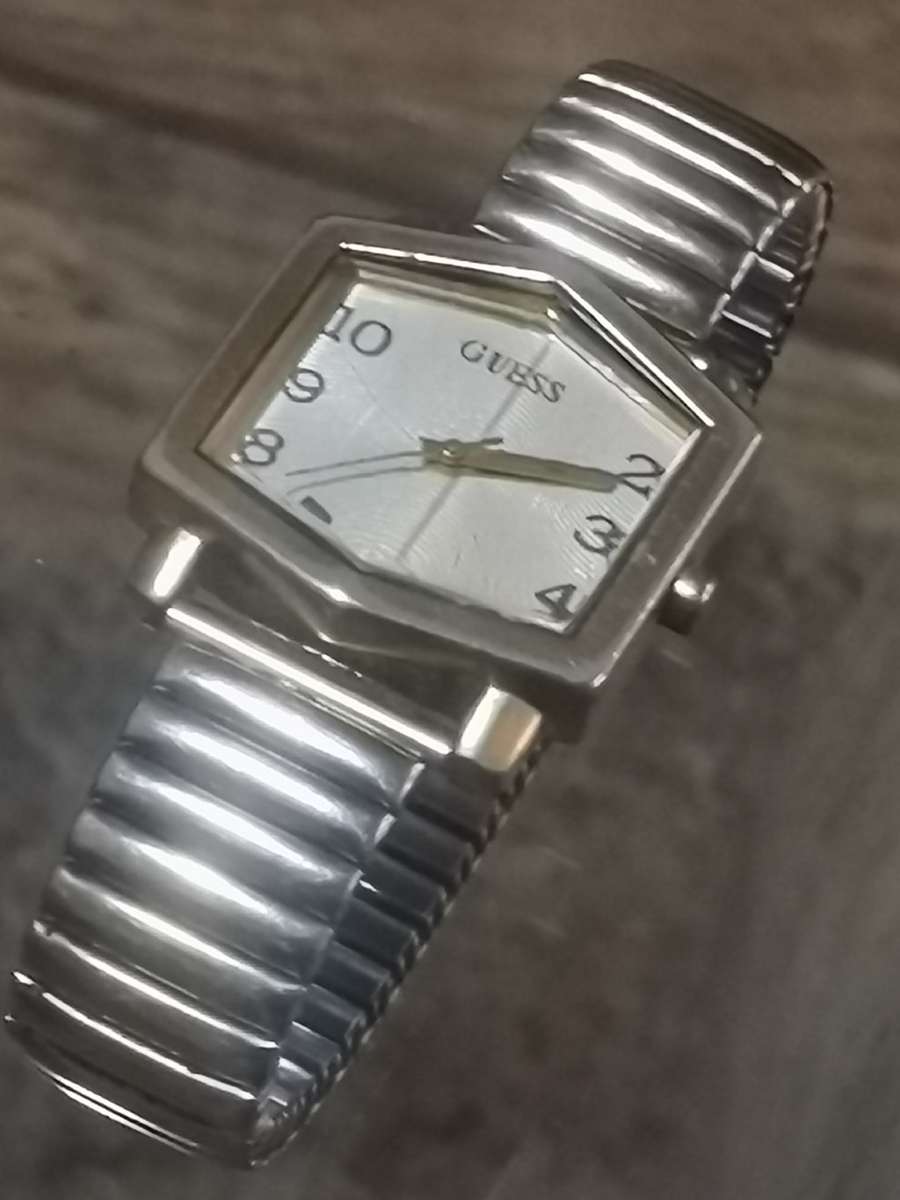 STUNNING GUESS MENS/UNISEX WATCH IN EXCELLENT WORKING CONDITION