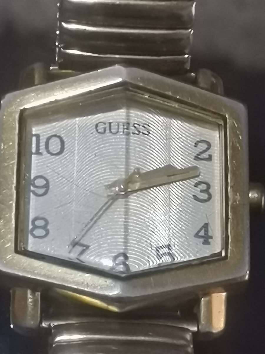 STUNNING GUESS MENS/UNISEX WATCH IN EXCELLENT WORKING CONDITION