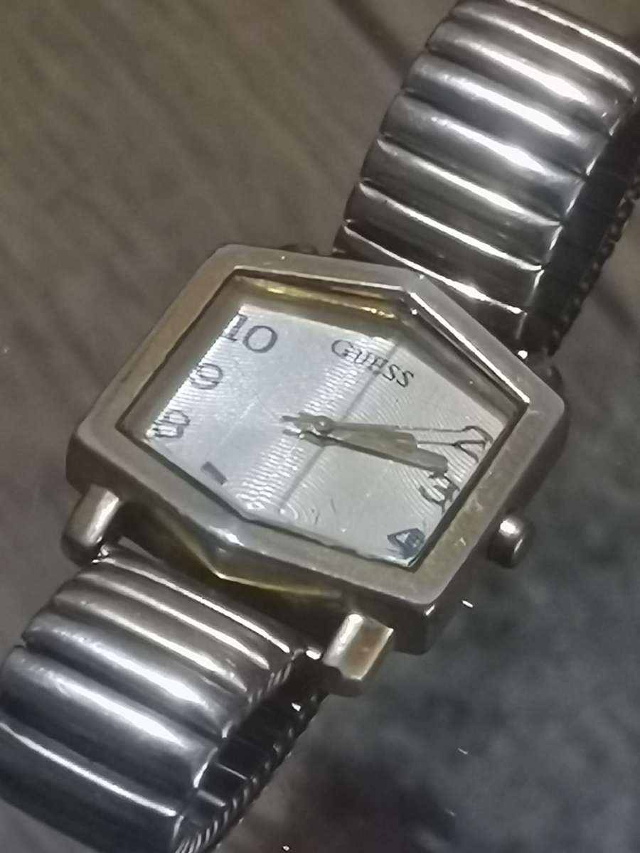 STUNNING GUESS MENS/UNISEX WATCH IN EXCELLENT WORKING CONDITION