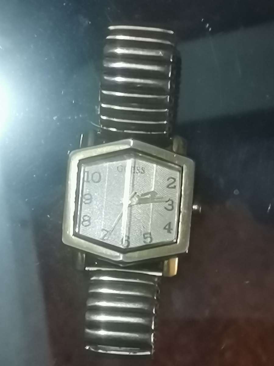 STUNNING GUESS MENS/UNISEX WATCH IN EXCELLENT WORKING CONDITION