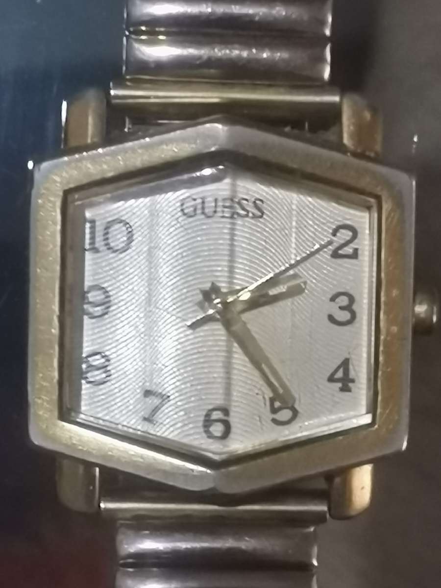 STUNNING GUESS MENS/UNISEX WATCH IN EXCELLENT WORKING CONDITION