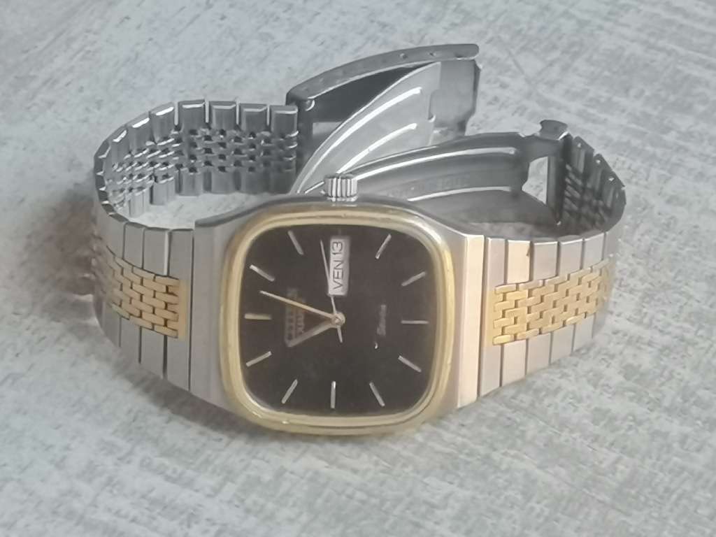 VINTAGE CITIZEN SEVEN MENS WATCH IN EXCELLENT WORKING CONDITION