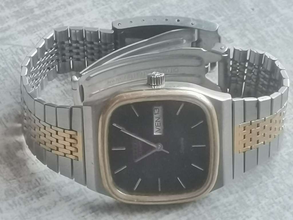 VINTAGE CITIZEN SEVEN MENS WATCH IN EXCELLENT WORKING CONDITION