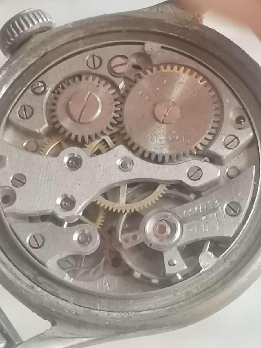 VINTAGE MENS TOSCA MECHANICAL WATCH IN GOOD WORKING CONDITION