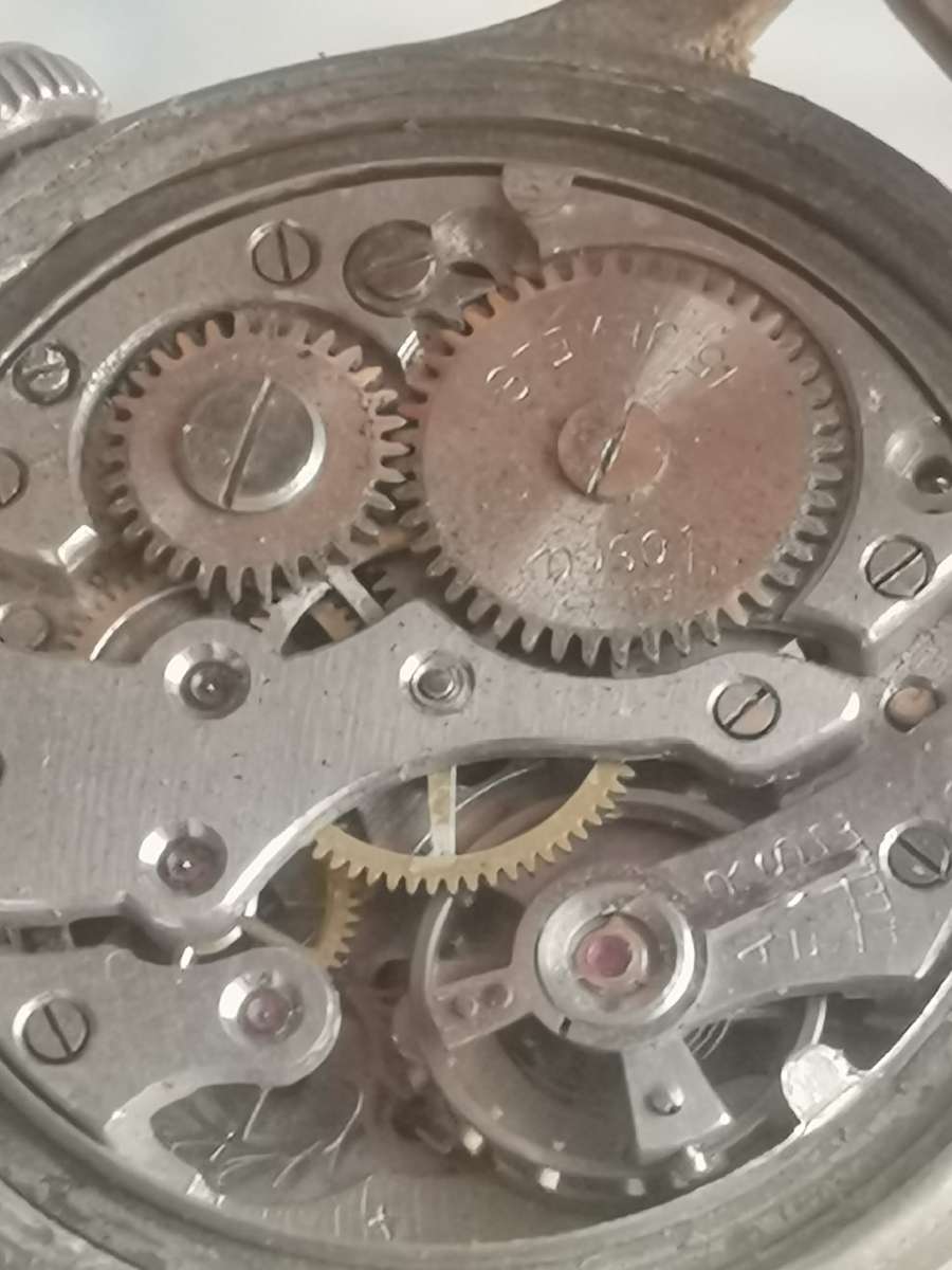 VINTAGE MENS TOSCA MECHANICAL WATCH IN GOOD WORKING CONDITION