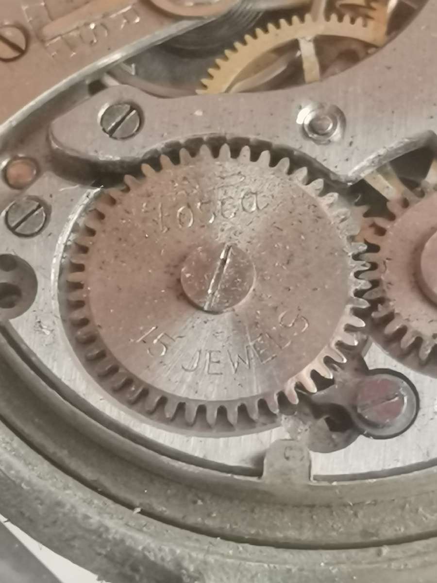 VINTAGE MENS TOSCA MECHANICAL WATCH IN GOOD WORKING CONDITION