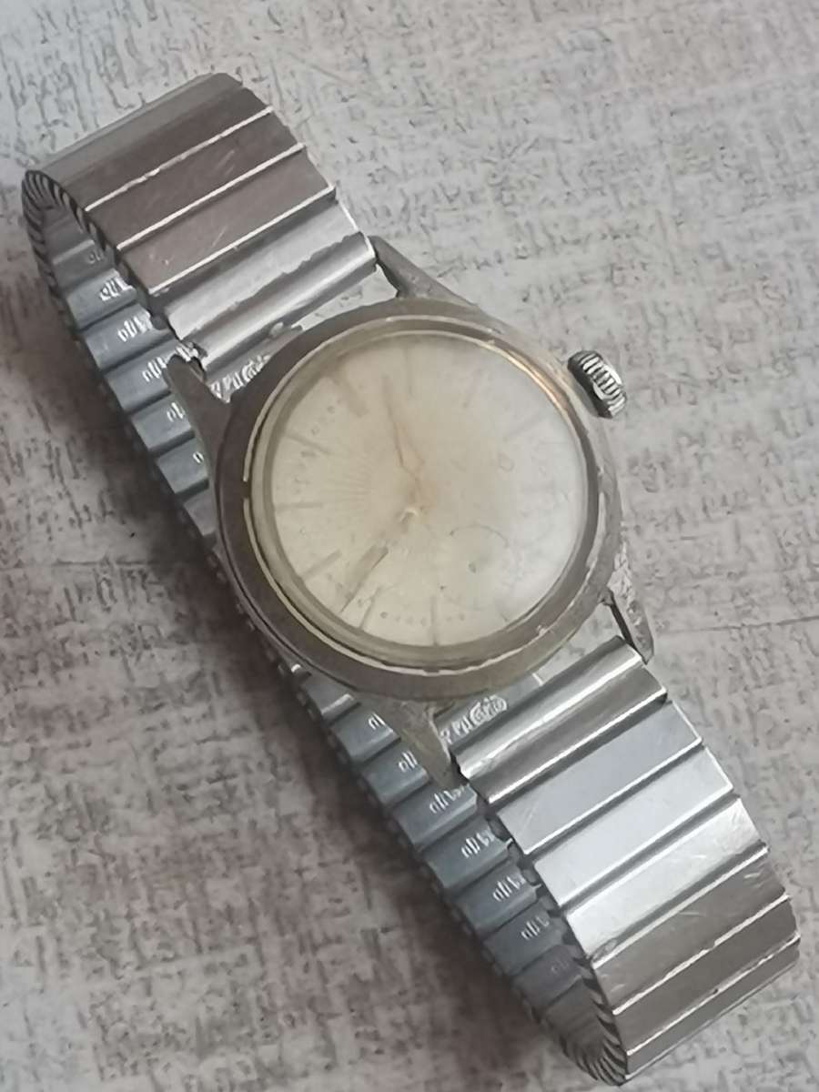 VINTAGE MENS TOSCA MECHANICAL WATCH IN GOOD WORKING CONDITION
