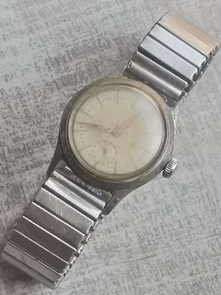 VINTAGE MENS TOSCA MECHANICAL WATCH IN GOOD WORKING CONDITION