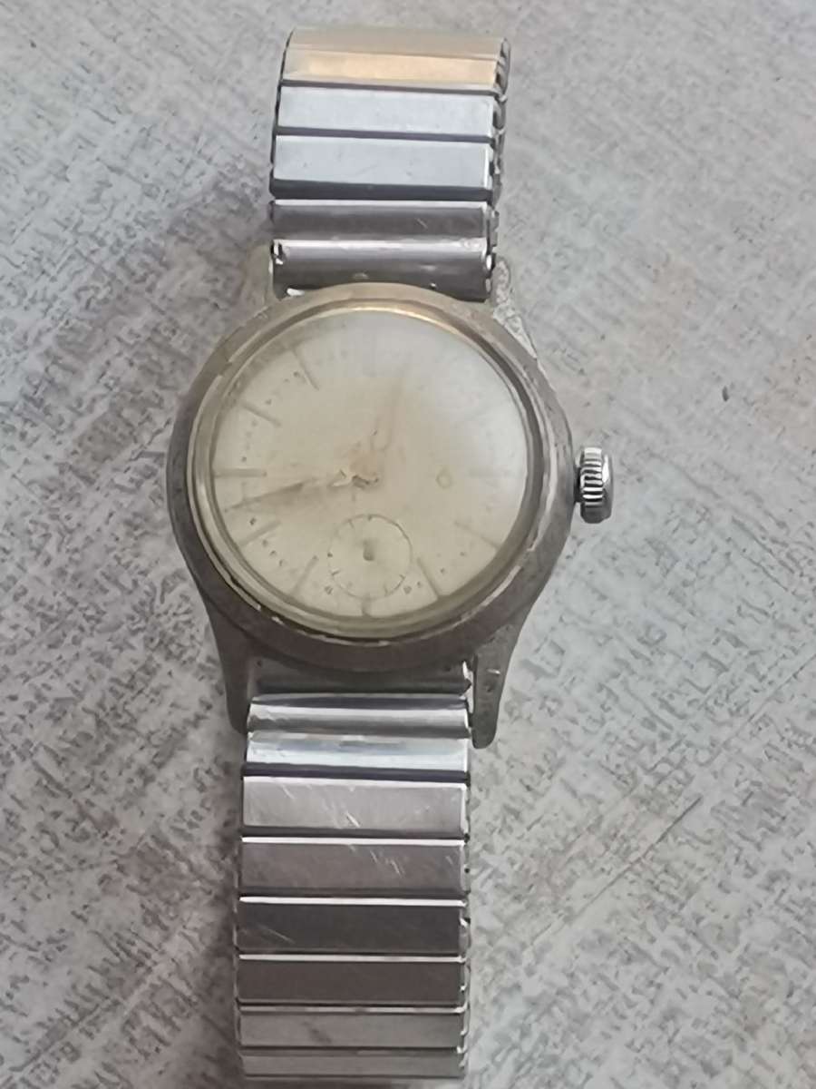 VINTAGE MENS TOSCA MECHANICAL WATCH IN GOOD WORKING CONDITION