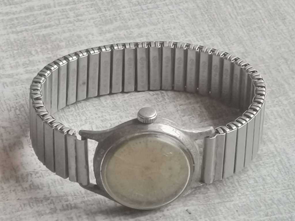 VINTAGE MENS TOSCA MECHANICAL WATCH IN GOOD WORKING CONDITION