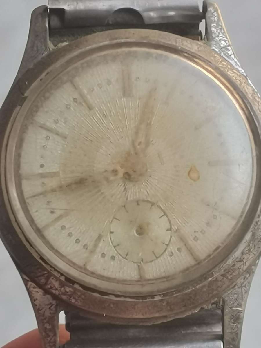 VINTAGE MENS TOSCA MECHANICAL WATCH IN GOOD WORKING CONDITION