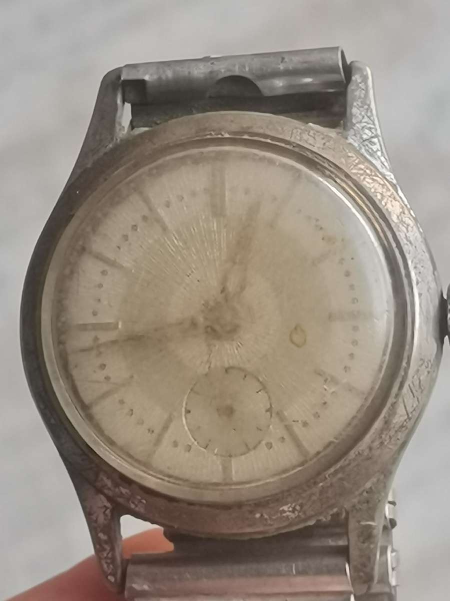 VINTAGE MENS TOSCA MECHANICAL WATCH IN GOOD WORKING CONDITION