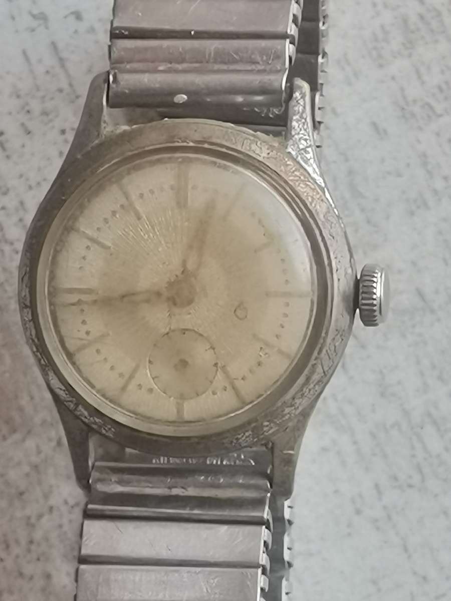 VINTAGE MENS TOSCA MECHANICAL WATCH IN GOOD WORKING CONDITION