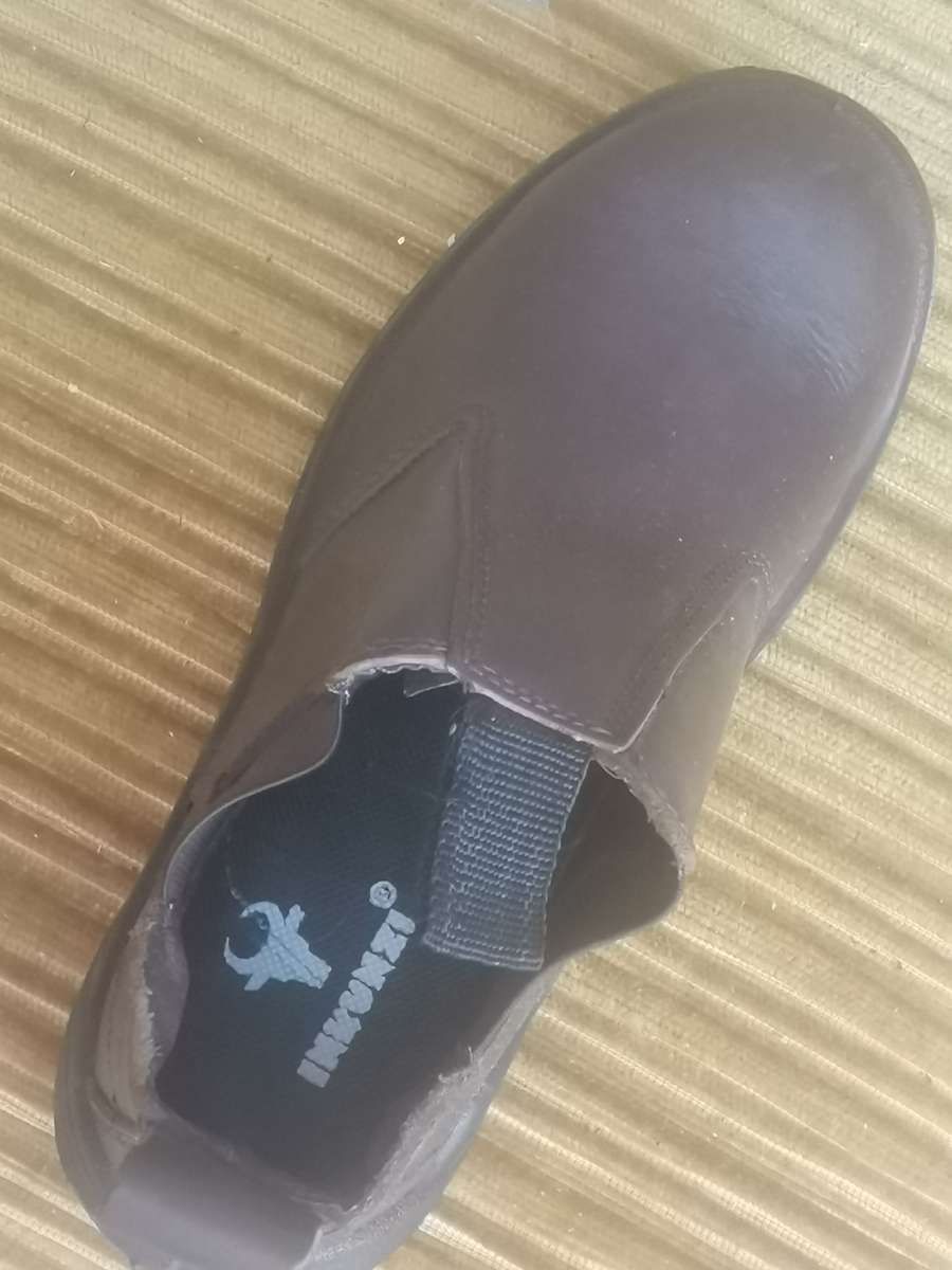 INKUNZI MENS SAFETY BOOT SIZE 6 - NEW IN BOX