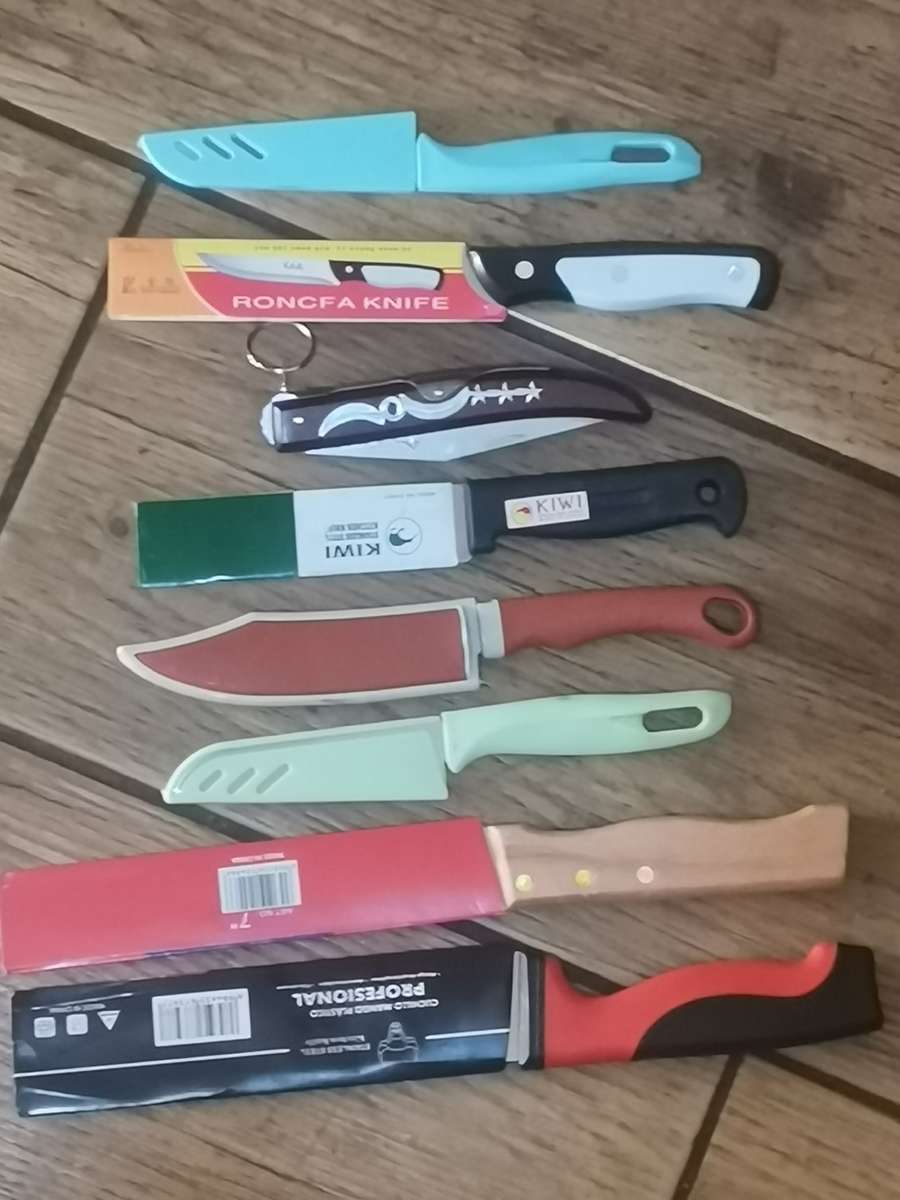 NEW SET OF 7 KITCHEN KNIVES PLUS POCKET KNIFE - BIDDING FOR ALL