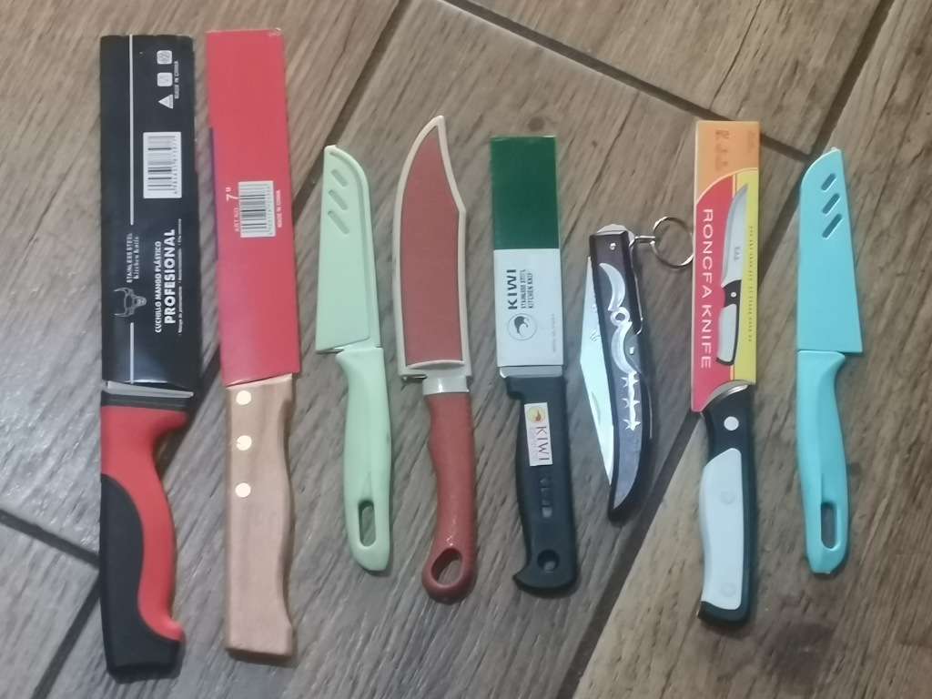 NEW SET OF 7 KITCHEN KNIVES PLUS POCKET KNIFE - BIDDING FOR ALL