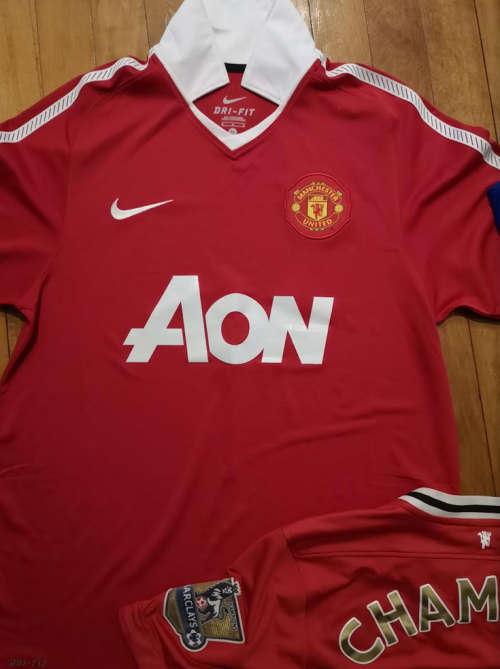 Mancherster United 4 Jersey Bundle (3 Medium + 1 Large)