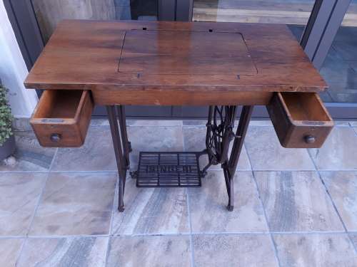 Singer table