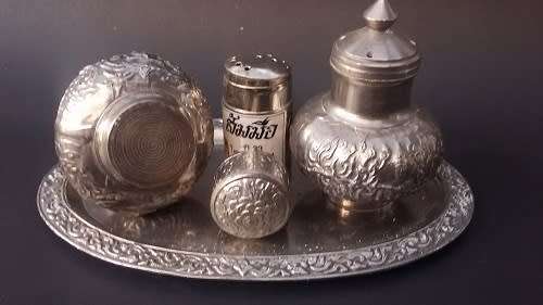 Gorgeous oriental Cruet set