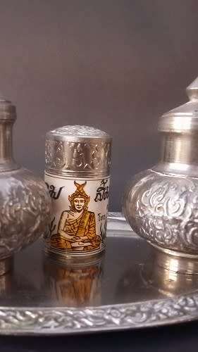 Gorgeous oriental Cruet set