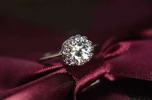 1.28 carat Round Cut Cr. Diamond Solitaire Ring. Rhodium Plated. Size 8/P/p1/2