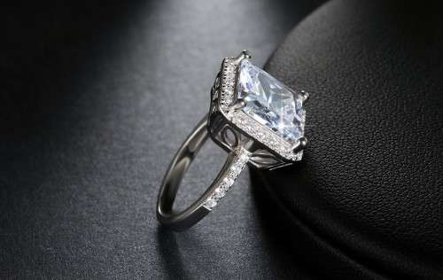 Amazing 4 carat Princess cut Simulated Diamond Ring. Size 6. Click to see stone used