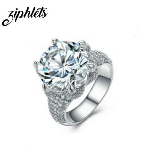 Amazing 8 carat Round cut Simulated Diamond Ring. Size 7