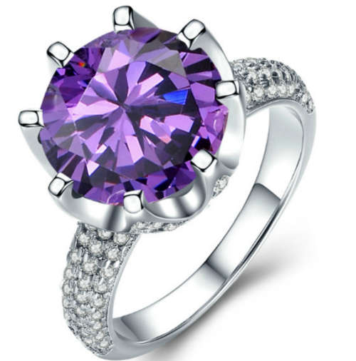 Amazing 6 carat Round cut Simulated Diamond Ring. Size 9.