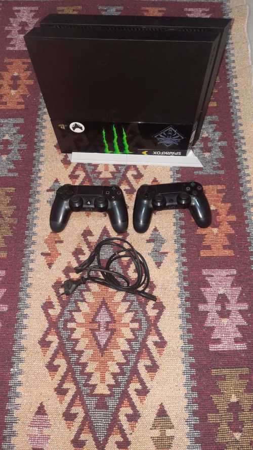 PlayStation 4  500GB Console