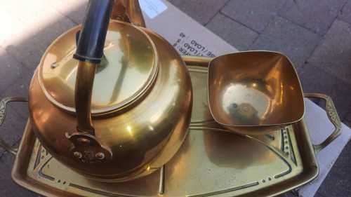 Brass tray, bowl and large Kettle