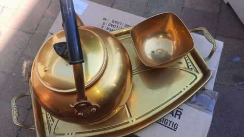 Brass tray, bowl and large Kettle