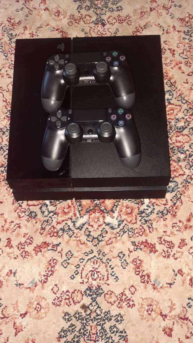 PS4 Slim Console  with 2 Controller