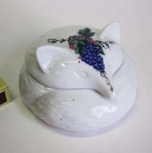 Elizabeth Arden curled up fox trinket bowl