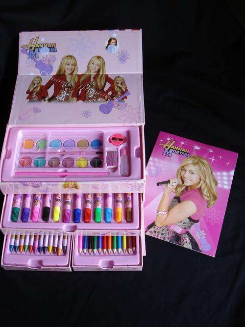 HANNAH MONTANA ART SET - 54 PIECE!!! +++ FREE COLOURING BOOK!!!