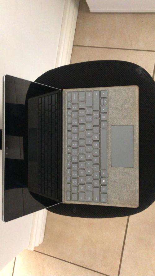 Microsoft Surface Pro 4 Tablet (12", 512 GB, 16GB RAM, intel i7-6650U 2.2GHz, Web Cam.