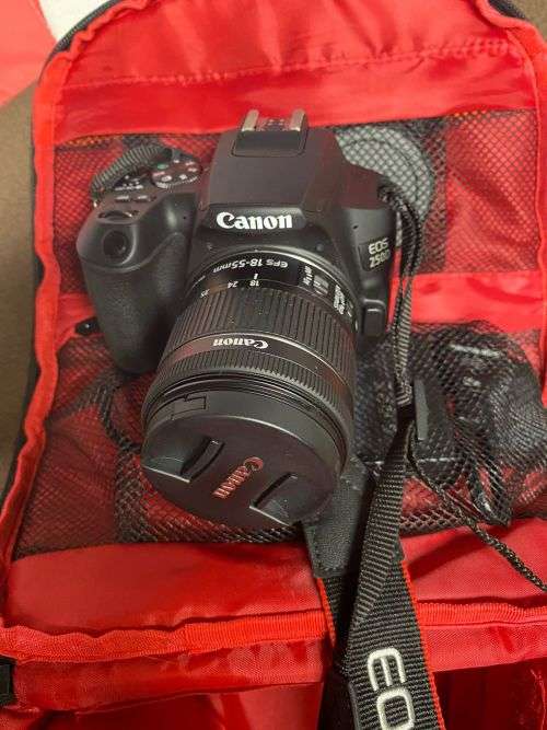 CANON EOS 250D