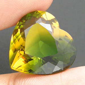 12.68 cts BICOLOURED QUARTZ heart facet (Africa)