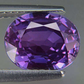 ROYAL COLLECTION! Incredible 3.40 cts PURPLE SAPPHIRE oval facet (VVS) in glass-top display box