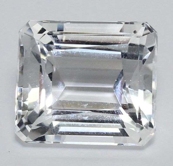 21.5 cts ROCK CRYSTAL / QUARTZ octagon facet (Africa)