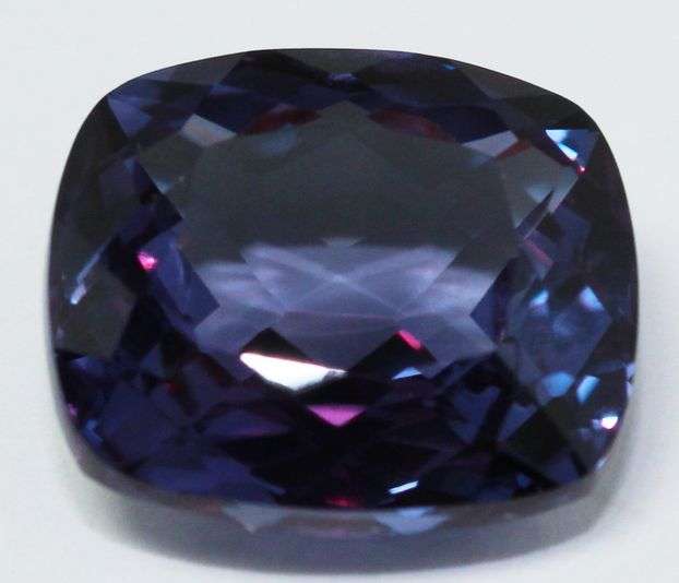 20.60 cts Colour change ALEXANDRITE cushion facet (Russia)