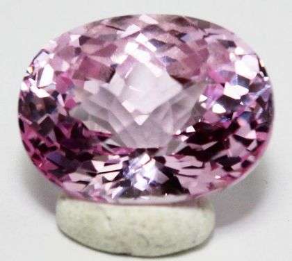 9.45 cts PINK KUNZITE checkerboard oval facet (Afghanistan)
