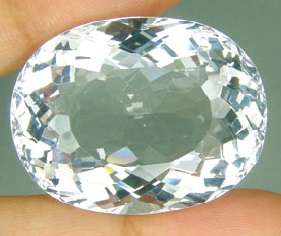 27.30 cts ROCK CRYSTAL / QUARTZ oval facet (Africa)