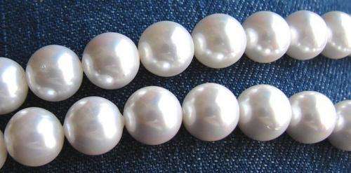 STRAND 10mm Off-white Natural FRESHWATER COMPOUND / SHELL PEARLS