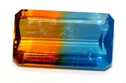 24.23 cts Natural bi-colour QUARTZ - Stunning! (Hydrothermal colour treated)