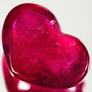 Gorgeous colour! 3.68 cts Natural pigeon blood red RUBY heart cabochon (Madagascar)