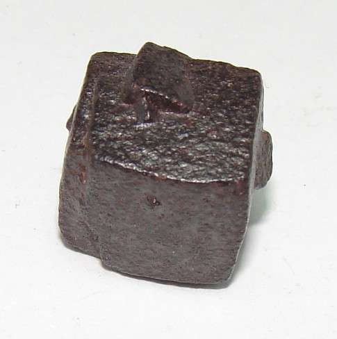 Natural MAGNETITE / LODESTONE (Devil's dice)