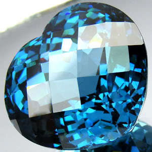 MUSEUM SIZE!!! 52.00 cts Natural BLUE TOPAZ checkerboard heart facet (Brazil)