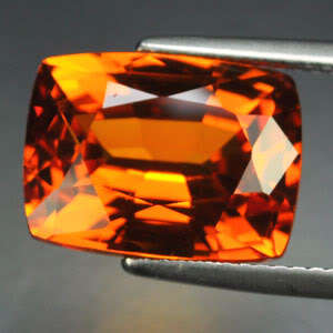 Very pretty! 8.25 cts Natural GOLDEN ORANGE SAPPHIRE cushion facet (Thailand)