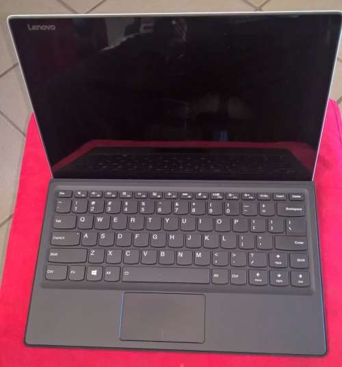 7th Gen Lenovo Ideapad MIIX 510-12IKB, Core i5-7200U @2.5GHz, 256 SSD, 2 In 1 Touch Screen