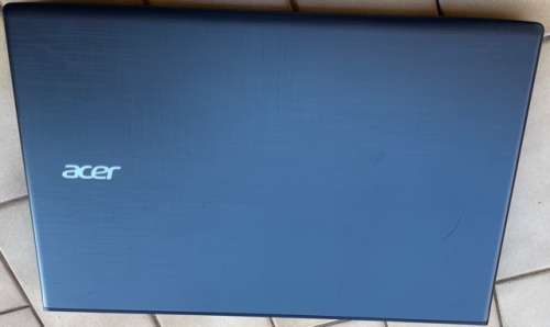 Acer Aspire E5 - 575 - 74VK Core i7-7500U 2.7GHz, 8Gb Ram, 256 SSD